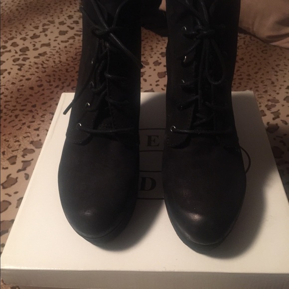 Shoes - Picture 2 of 2